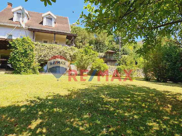 BEYKOZ ÇAVUŞBAŞI SATILIK 1230 M2 ARSA IÇINDE 5+1 TRIPLEKS