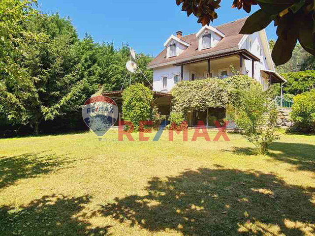 BEYKOZ ÇAVUŞBAŞI SATILIK 1230 M2 ARSA IÇINDE 5+1 TRIPLEKS