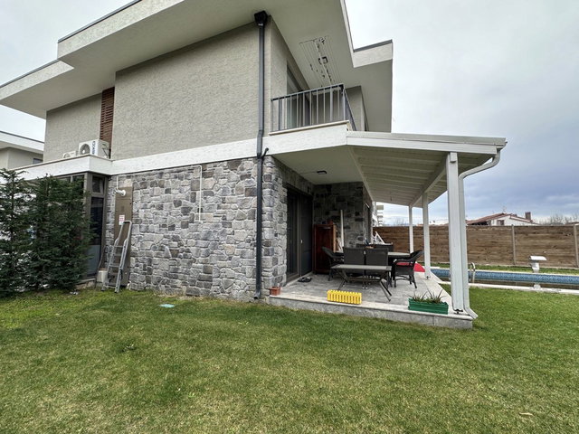 NURGÜL GÖKÇE DEN SAPANCA MY GARDEN SİTESİNDE KİRALIK EŞYALI 4+1 VİLLA