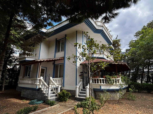 KÂMILOBA’DA DOĞA VE DENIZLE BULUŞAN PRESTIJLI MÜSTAKIL YAŞAM 1800 M² ARSA İÇINDE ÖZEL TASARIM VILLA