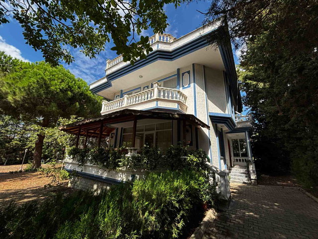 KÂMILOBA’DA DOĞA VE DENIZLE BULUŞAN PRESTIJLI MÜSTAKIL YAŞAM 1800 M² ARSA İÇINDE ÖZEL TASARIM VILLA