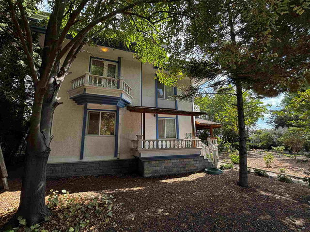 KÂMILOBA’DA DOĞA VE DENIZLE BULUŞAN PRESTIJLI MÜSTAKIL YAŞAM 1800 M² ARSA İÇINDE ÖZEL TASARIM VILLA