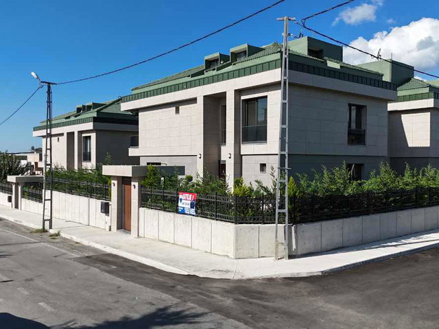 REMAX TEN BÜYÜKÇEKMECE GÜZELCE’DE SIFIR, AKILLI EV SİSTEMLİ, 7+2 LÜKS VİLLA