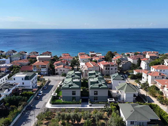 REMAX TEN BÜYÜKÇEKMECE GÜZELCE’DE SIFIR, AKILLI EV SİSTEMLİ, 7+2 LÜKS VİLLA
