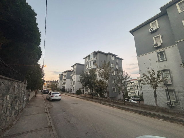 REMAX BEYAZ NİLÜFER KONAK’TA KUMOVA BERKER SİTESİ’NDE 3 CEPHELİ, LÜKS 3+1 DAIRE