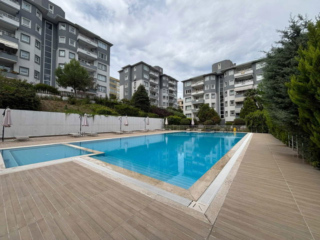 REMAX BEYAZ NİLÜFER KONAK’TA KUMOVA BERKER SİTESİ’NDE 3 CEPHELİ, LÜKS 3+1 DAIRE