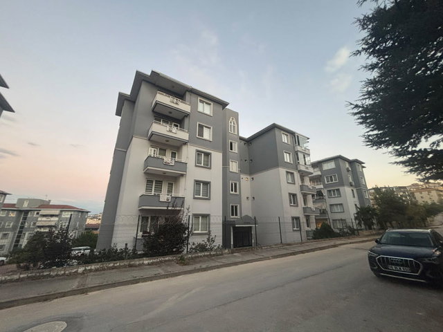 REMAX BEYAZ NİLÜFER KONAK’TA KUMOVA BERKER SİTESİ’NDE 3 CEPHELİ, LÜKS 3+1 DAIRE