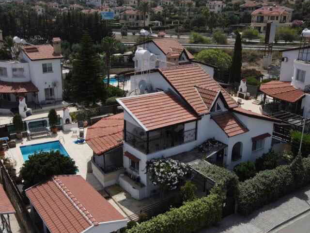 DENIZE YÜRÜME MESAFESINDE 4+1 VILLA