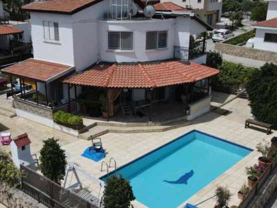 DENIZE YÜRÜME MESAFESINDE 4+1 VILLA