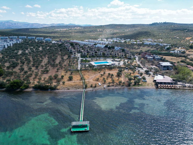 KEREMKÖY’DE 4+1 HAVUZLU SITEDE SATILIK VILLA