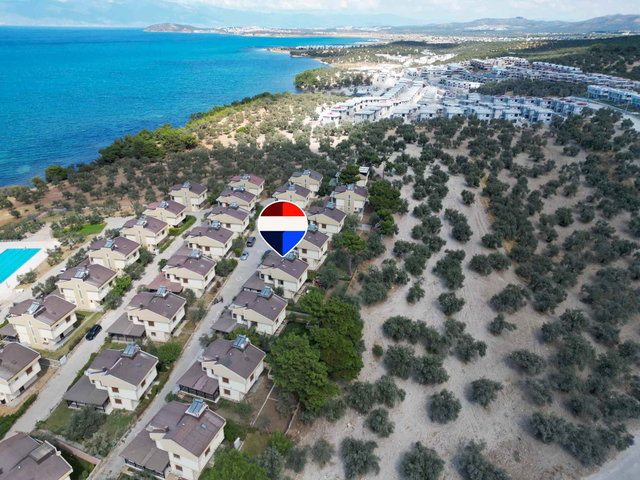 KEREMKÖY’DE 4+1 HAVUZLU SITEDE SATILIK VILLA