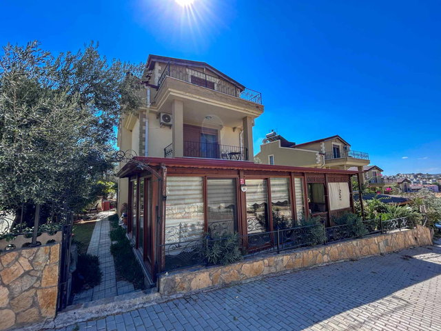 KEREMKÖY’DE 4+1 HAVUZLU SITEDE SATILIK VILLA