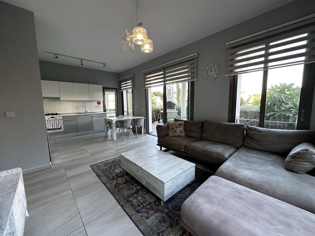 GIRNE ALSANCAK TOWN HOUSE SITESINDE EŞYALI SATILIK ÖZEL BAHÇELİ 2+1 DAIRE