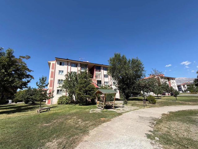 REMAX DEM'DEN ÇARŞI TOKİDE KİRALIK DAİRE