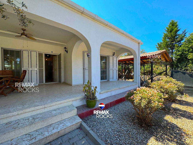 GİRNE ESENTEPE MERKEZ’DE 2026 YAPIMI 4+1, 4 BANYOLU, 220 M² MÜSTAKİL VİLLA