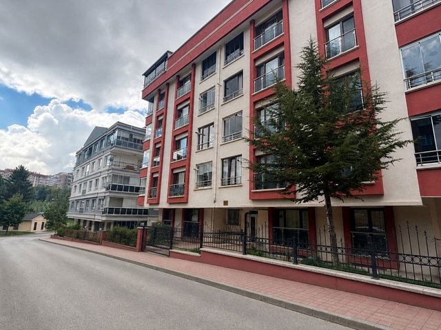 ÖVEÇLER & SOKULLU KESİŞİMİNDE, GÜNEY-BATI CEPHE, TAMAMEN YENİLENMİŞ,  ARA KAT 3+1 KİRALIK DAIRE