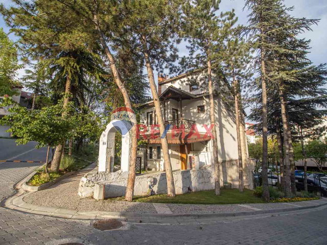 KORU MAH.DOĞA SITESI SATILIK İŞ YERINE UYGUN KÖŞE VILLA