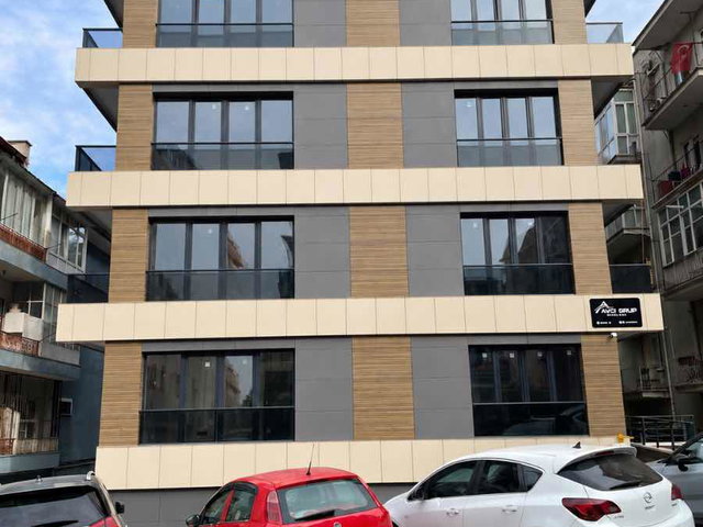 ŞEHIR MERKEZINDE KAPALI OTOPARKLI ÇIFT ASANSÖRLÜ SIFIR  1+1 KIRALIK DAIRE