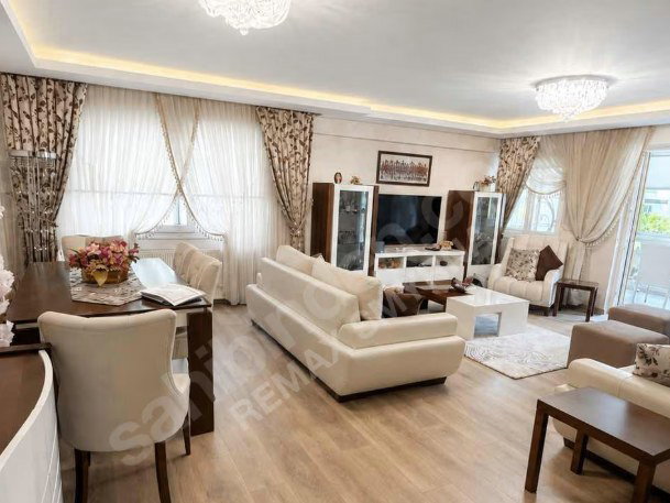 REMAX SMYRNA DAN SUSUZDEDE DE 4+1 LÜX DAİRE