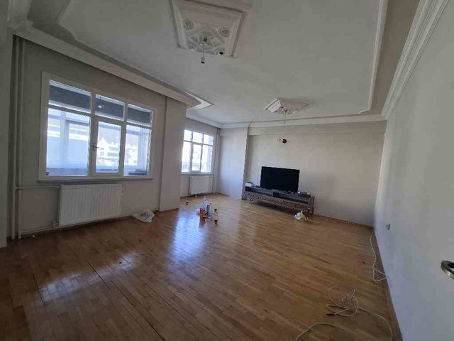 REMAX DEN ARAKAT KIRALIK ASANSORLU 3+1