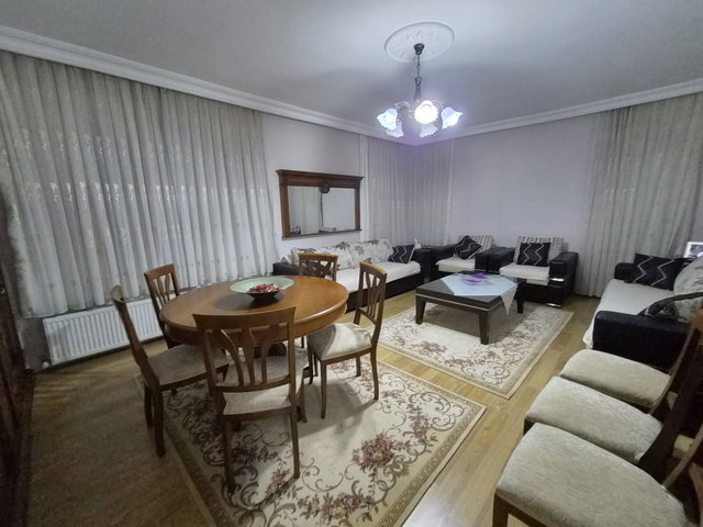 DİKMEN İLKER'DE GENİŞ MUTFAKLI, KOMPLE MOBİLYALI VE EŞYALI DAİRE