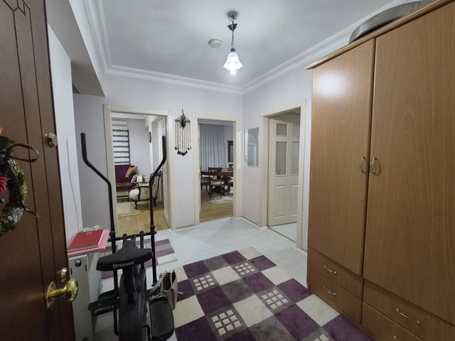 DİKMEN İLKER'DE GENİŞ MUTFAKLI, KOMPLE MOBİLYALI VE EŞYALI DAİRE
