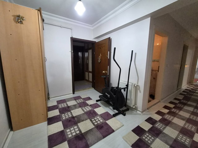DİKMEN İLKER'DE GENİŞ MUTFAKLI, KOMPLE MOBİLYALI VE EŞYALI DAİRE