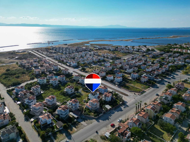 AYVALIK ALTINOVA’DA SATILIK VİLLA