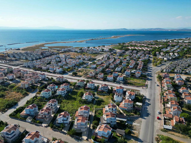 AYVALIK ALTINOVA’DA SATILIK VİLLA