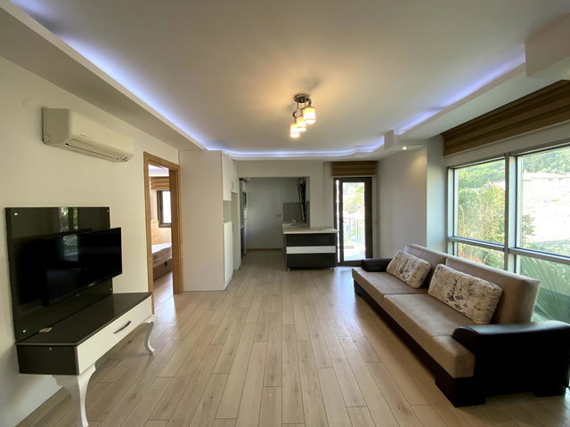 DENİZMEN'DE GENÇ BİNADA ARA KAT EŞYALI ASANSÖRLÜ DAİRE