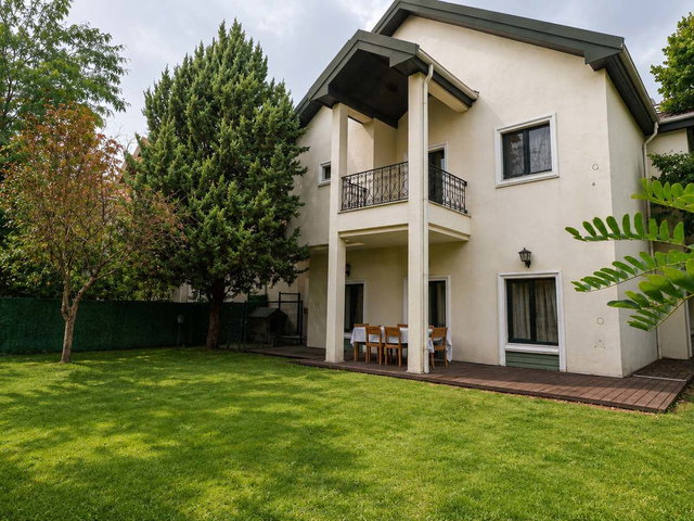 ANGORA EVLERİ DENİZ SOKAKTA 672 M² ARSA İÇERİSİNDE SATILIK VİLLA