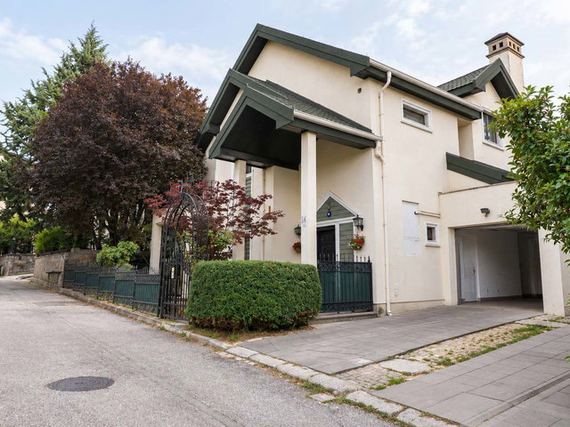 ANGORA EVLERİ DENİZ SOKAKTA 672 M² ARSA İÇERİSİNDE SATILIK VİLLA