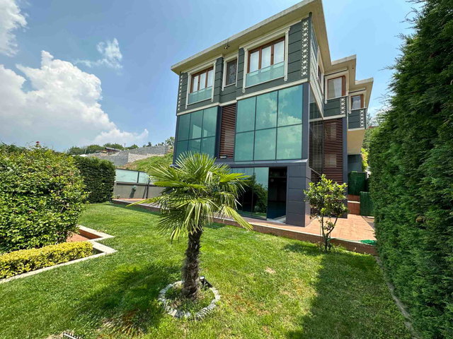 SAPANCA HACIMERCAN’DA 2206 M2 İÇİNDE SATILIK ULTRA LÜX VİLLA
