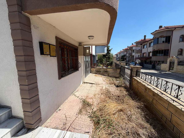 RE/MAX HÜR'DEN BEŞKÖPRÜ'DE GÖL MANZARALI TRİPLEX MÜSTAİL BİNA