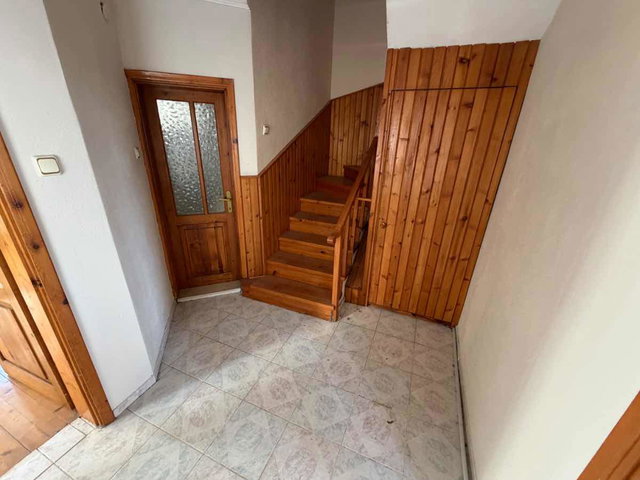 RE/MAX HÜR'DEN BEŞKÖPRÜ'DE GÖL MANZARALI TRİPLEX MÜSTAİL BİNA