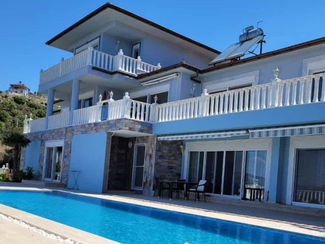 KORU’DA DENİZLE BÜTÜNLEŞEN ÖZEL MİMARİ | 1.073 M² ARSA İÇERİSİNDE VİLLA