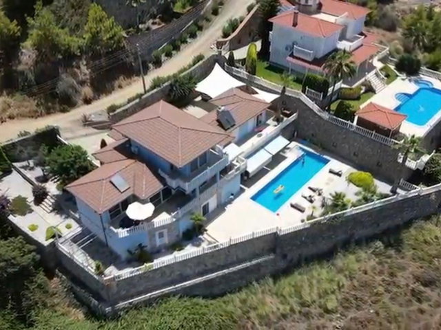 KORU’DA DENİZLE BÜTÜNLEŞEN ÖZEL MİMARİ | 1.073 M² ARSA İÇERİSİNDE VİLLA