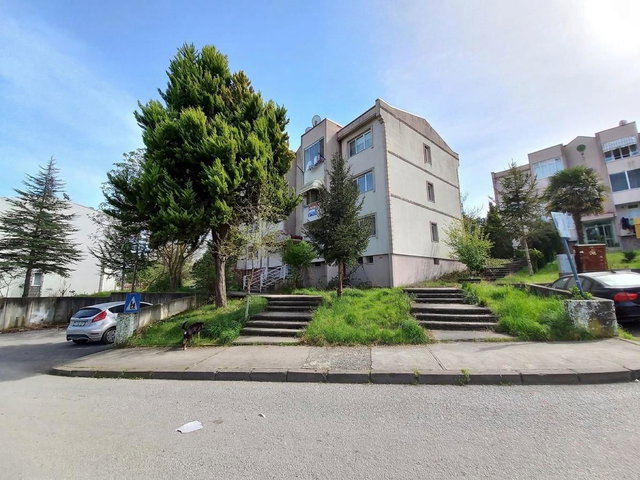 REMAX MAVI-CAMILI1 DE 1571ADA YOL CEPHE ARAKAT KÖŞE CAM BALKONLU