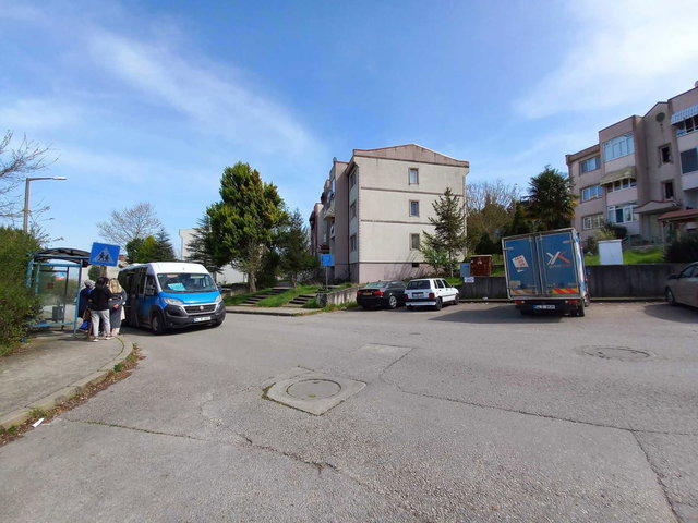 REMAX MAVI-CAMILI1 DE 1571ADA YOL CEPHE ARAKAT KÖŞE CAM BALKONLU