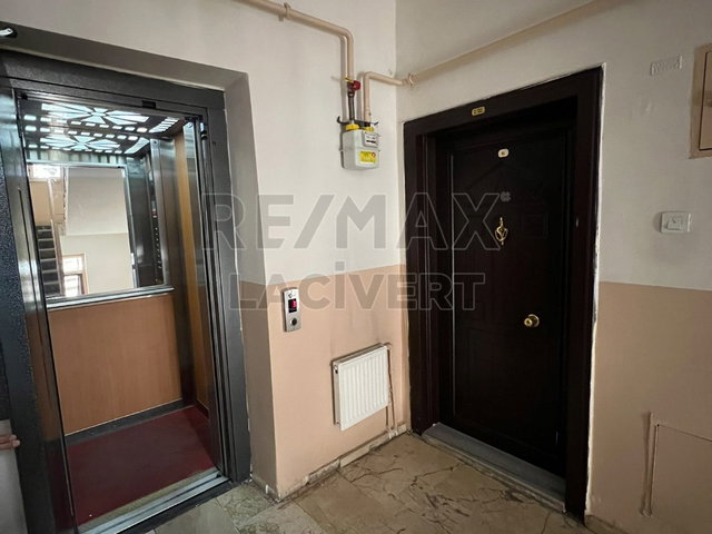 RE/MAX LACİVERT'TEN YILDIZKENT'TE KİRALIK 3+1 DAİRE