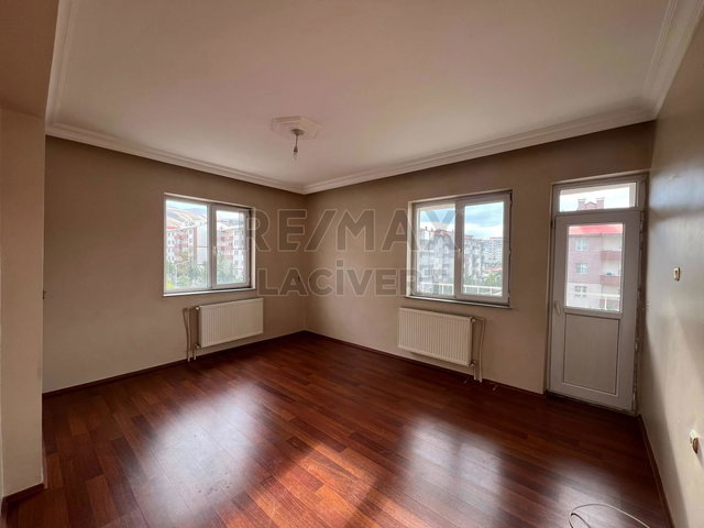 RE/MAX LACİVERT'TEN YILDIZKENT'TE KİRALIK 3+1 DAİRE
