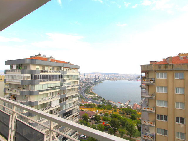 BAYRAKLI YEŞİLSİTEM SİTESİNDE DENİZ MANZARALI SATILIK 3+1 DAİRE