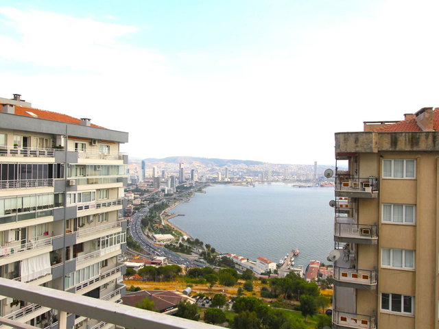 BAYRAKLI YEŞİLSİTEM SİTESİNDE DENİZ MANZARALI SATILIK 3+1 DAİRE