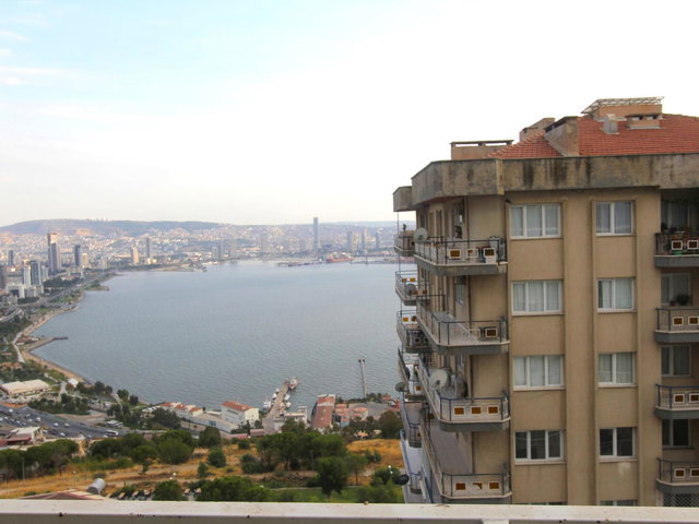 BAYRAKLI YEŞİLSİTEM SİTESİNDE DENİZ MANZARALI SATILIK 3+1 DAİRE