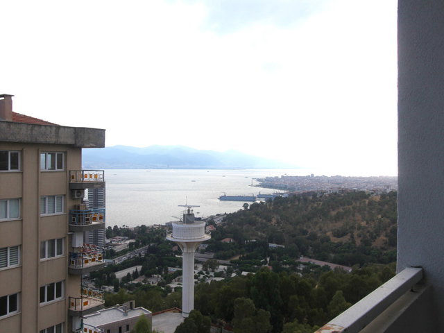 BAYRAKLI YEŞİLSİTEM SİTESİNDE DENİZ MANZARALI SATILIK 3+1 DAİRE