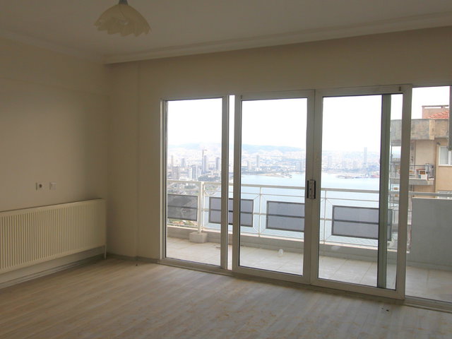 BAYRAKLI YEŞİLSİTEM SİTESİNDE DENİZ MANZARALI SATILIK 3+1 DAİRE