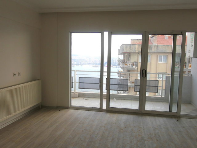 BAYRAKLI YEŞİLSİTEM SİTESİNDE DENİZ MANZARALI SATILIK 3+1 DAİRE