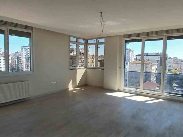 KADIKÖY, ZİVERBEY  MİNİBÜS CADDESİ ÜZERİNDE KİRALIK DUBLEKS DAİRE