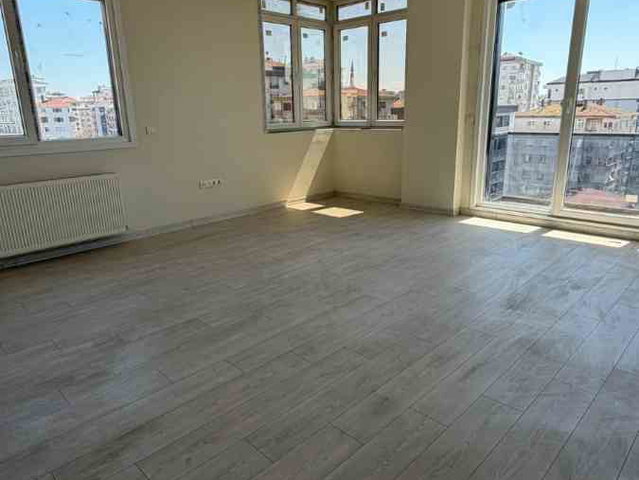 KADIKÖY, ZİVERBEY  MİNİBÜS CADDESİ ÜZERİNDE KİRALIK DUBLEKS DAİRE