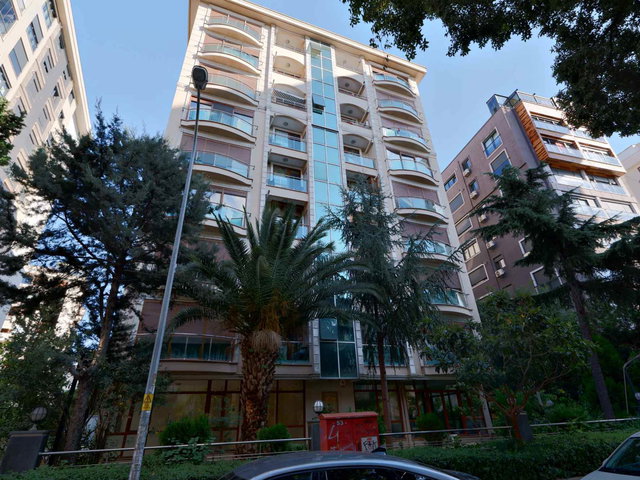 ÖMERPAŞA SOKAK'TA FERAH VE AYDINLIK SATILIK 3+1 DAIRE 128 M2